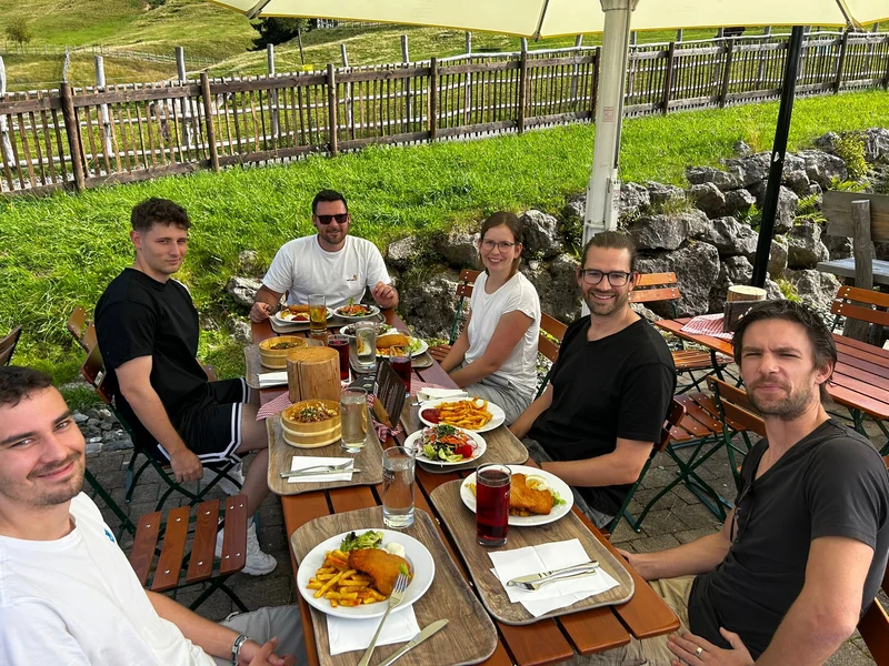 Teamspirit mit Bergblick – MVD Standort Friedrichshafen on Tour